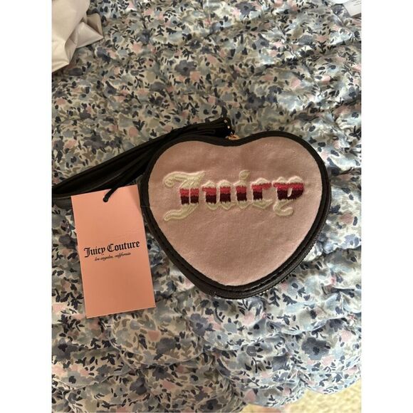 NWT JUICY COUTURE Retro Vibe Heart Zip Around Wristlet Wallet - Picture 1 of 3